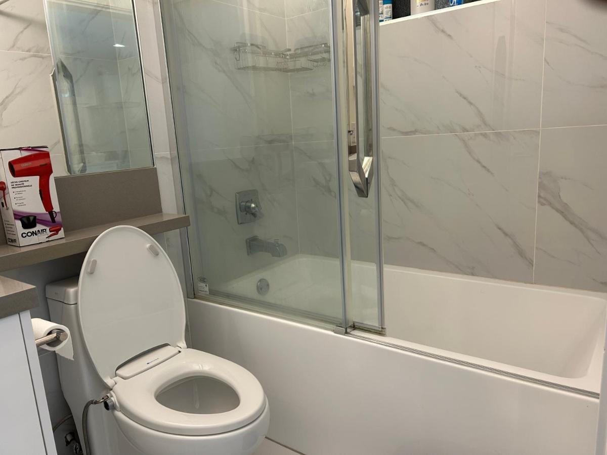Milano Luxury Suites Vancouver Exteriör bild
